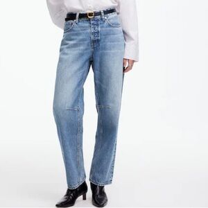 Madewell Darted Barrel Leg Jean in Dobbins Wash